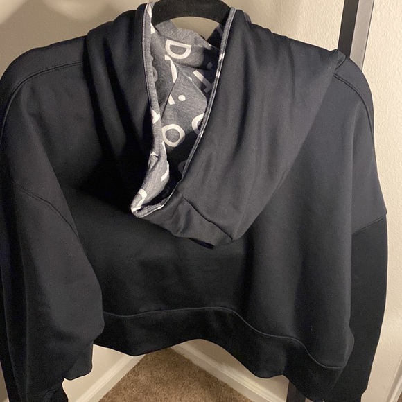 Nike Therma Crop Hoodie - Picture 2 of 2